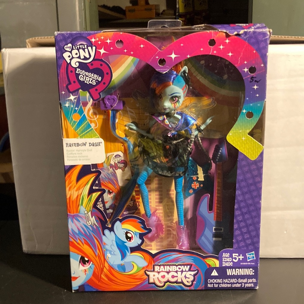 My Little Pony Equestria Girls Rainbow Rocks Rainbow Dash Rockin' Hairstyle Doll